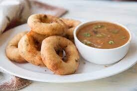 Medu Vada (4pcs) with Chutney and Sambhar