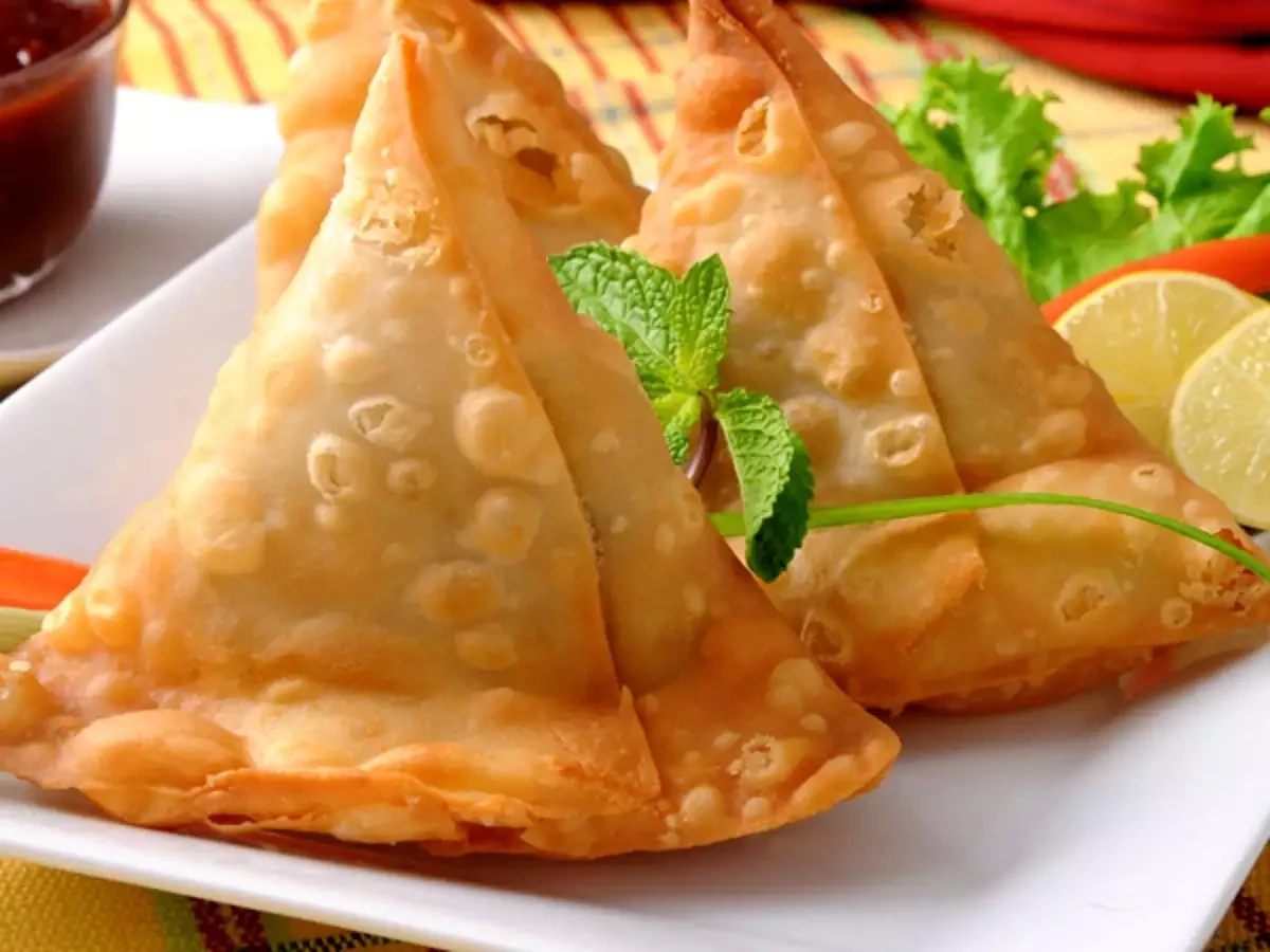 Medium Sized Samosa- Catering Tray