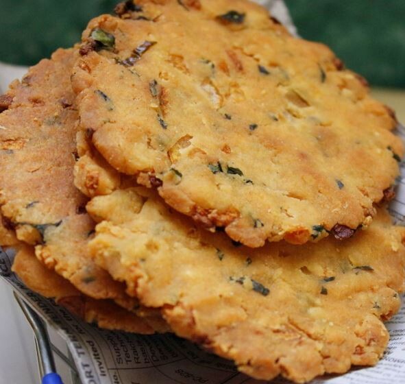 Maddur Vada - Catering Tray (75 units full and 40 units half tray)
