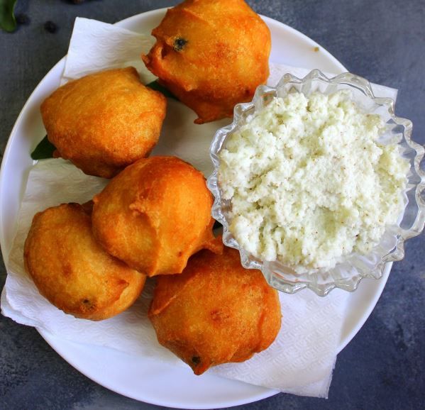 Mysore Bonda with Chutney Mysore Bonda with Chutney