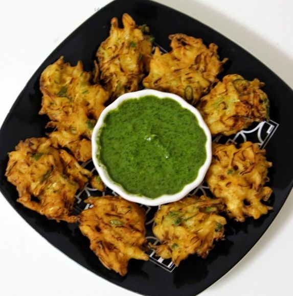 Combo - Cabbage Onion Pakora With Chutney and Masala Tea