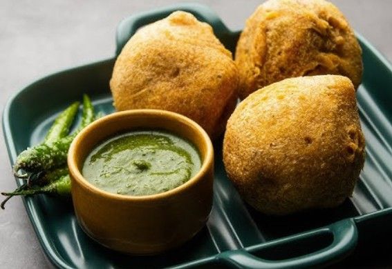 Aloo Bonda (Batata Vada) with Chutney