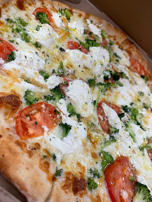 Amici White Pizza