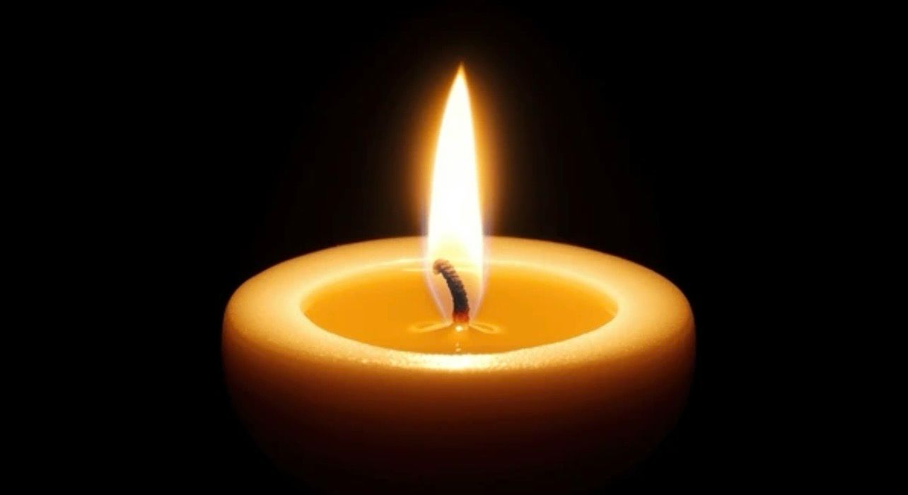 20 $ — La Flamme Une offrande plus ardente. Elle m’éclaire pendant les longues veilles où je cisèle des vers. Merci d’allumer cette chandelle