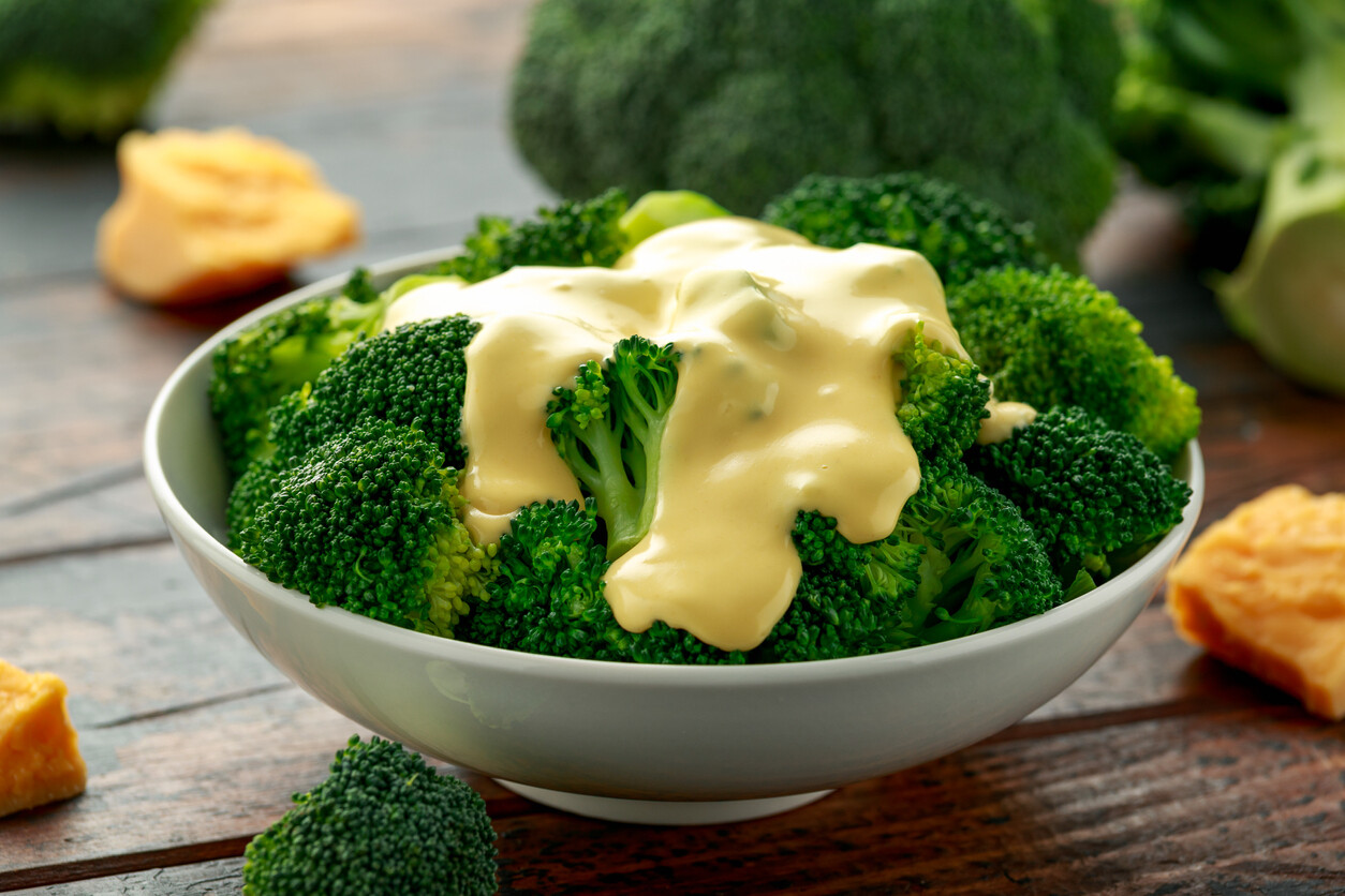 Broccoli w/ cheese sauce