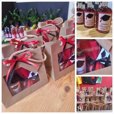 Borsetta con Amaro ZEN da 5cl e sacchettino con confetti.