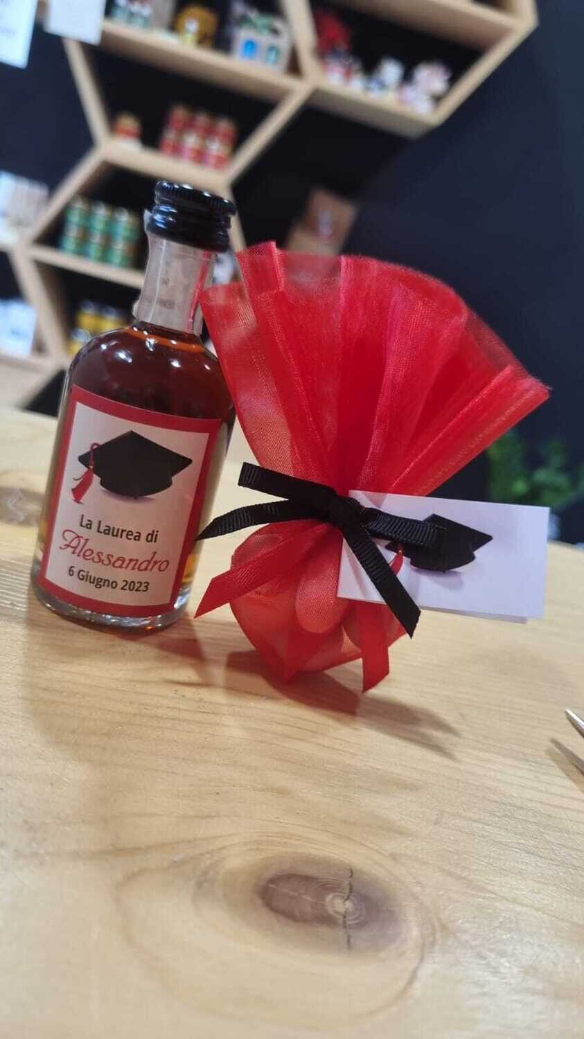 Borsetta con Amaro ZEN da 5cl e sacchettino con confetti.