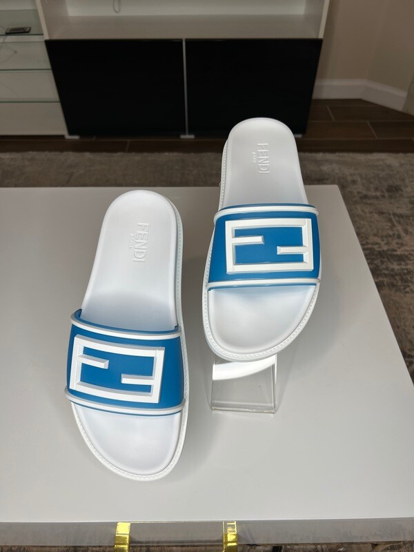 Men&#39;s Fendi Cyber Blue Ultra White Slides