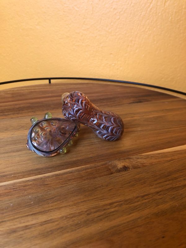 Red Anemone Wrap And Rake Hand Pipe