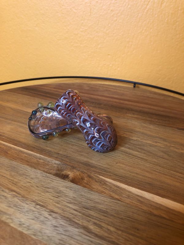 Red Anemone Wrap And Rake Hand Pipe