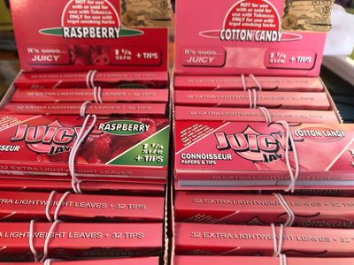 Juicy Jay’s Connoisseur Paper And Tips Combo