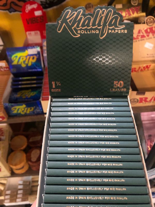 Khalifa 1 1/4 Rolling Papers