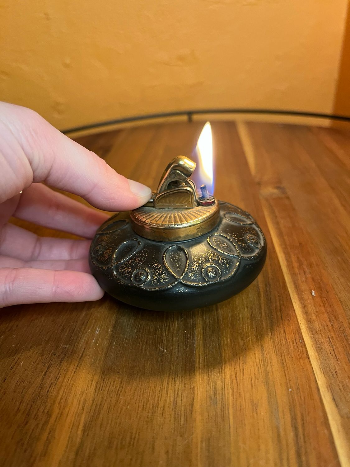 Evans Fine China Black And Gold Table Lighter