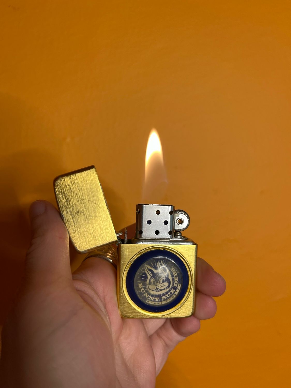 Bunny Sue Dee’s Miami Flip Top Advert Lighter