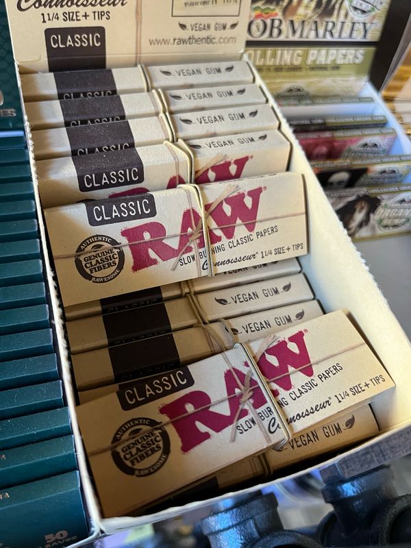 RAW Connoisseur 1 1/4 Papers &amp; Tips