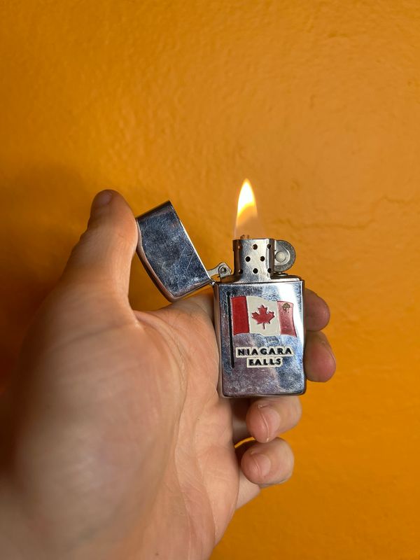 1991 Niagara Falls Canada Flag Souvenir Mirrored Zippo Slim Lighter