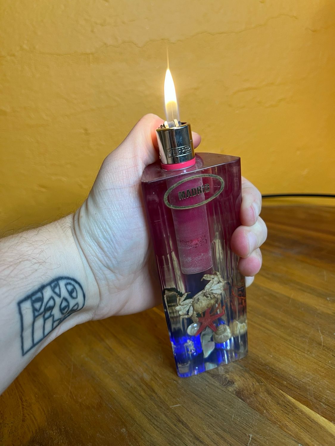 Crabs &amp; Shells Madrid Souvenir Lucite Clipper Lighter Base