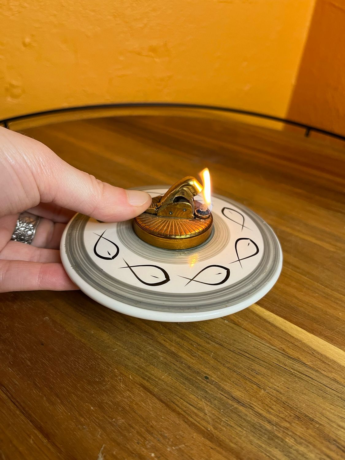 Abstract Fish Design Evans Ceramic Table Lighter