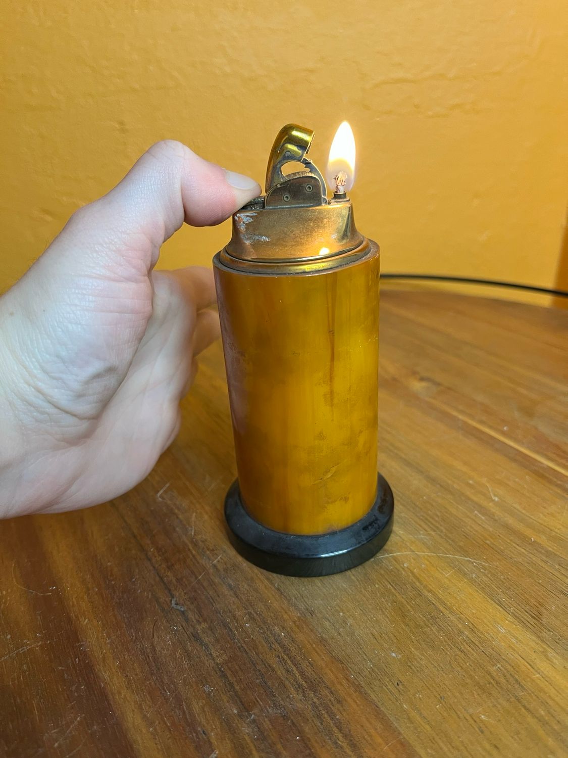 Bakelite Body Cylindrical Table Lighter