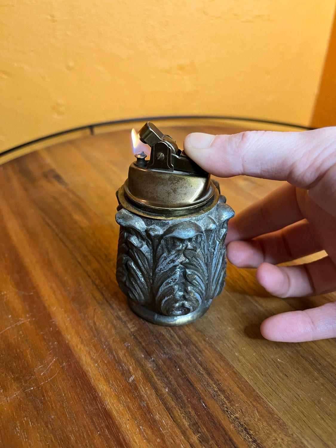 Folded Leaves Table Lighter