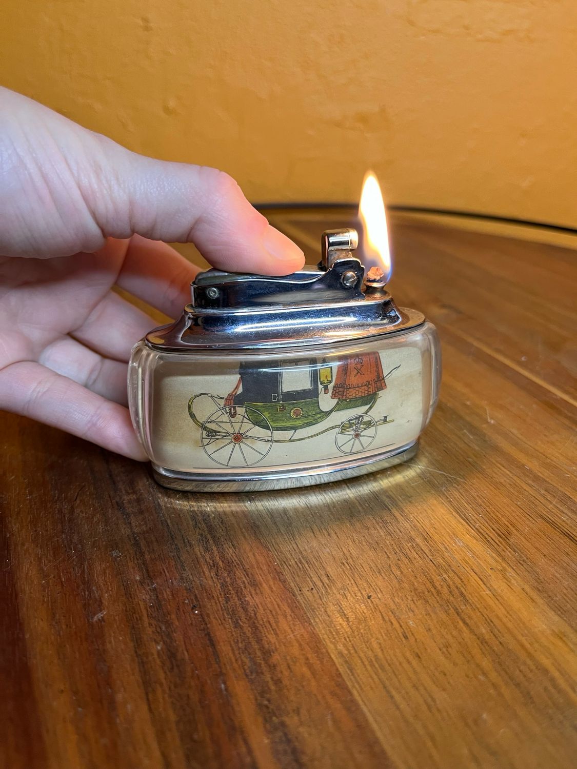 Ronson Trophy Carriages Or Buggies Aquarium-Style Table Lighter