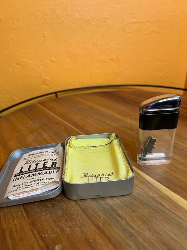 Leo’s General Contractor Ritepoint Shaker Clear Tank Lighter With Tin