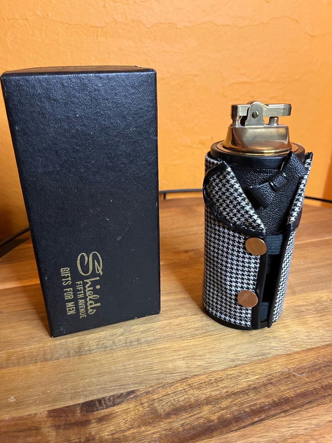 Shields Fifth Avenue Bow Tie Table Lighter