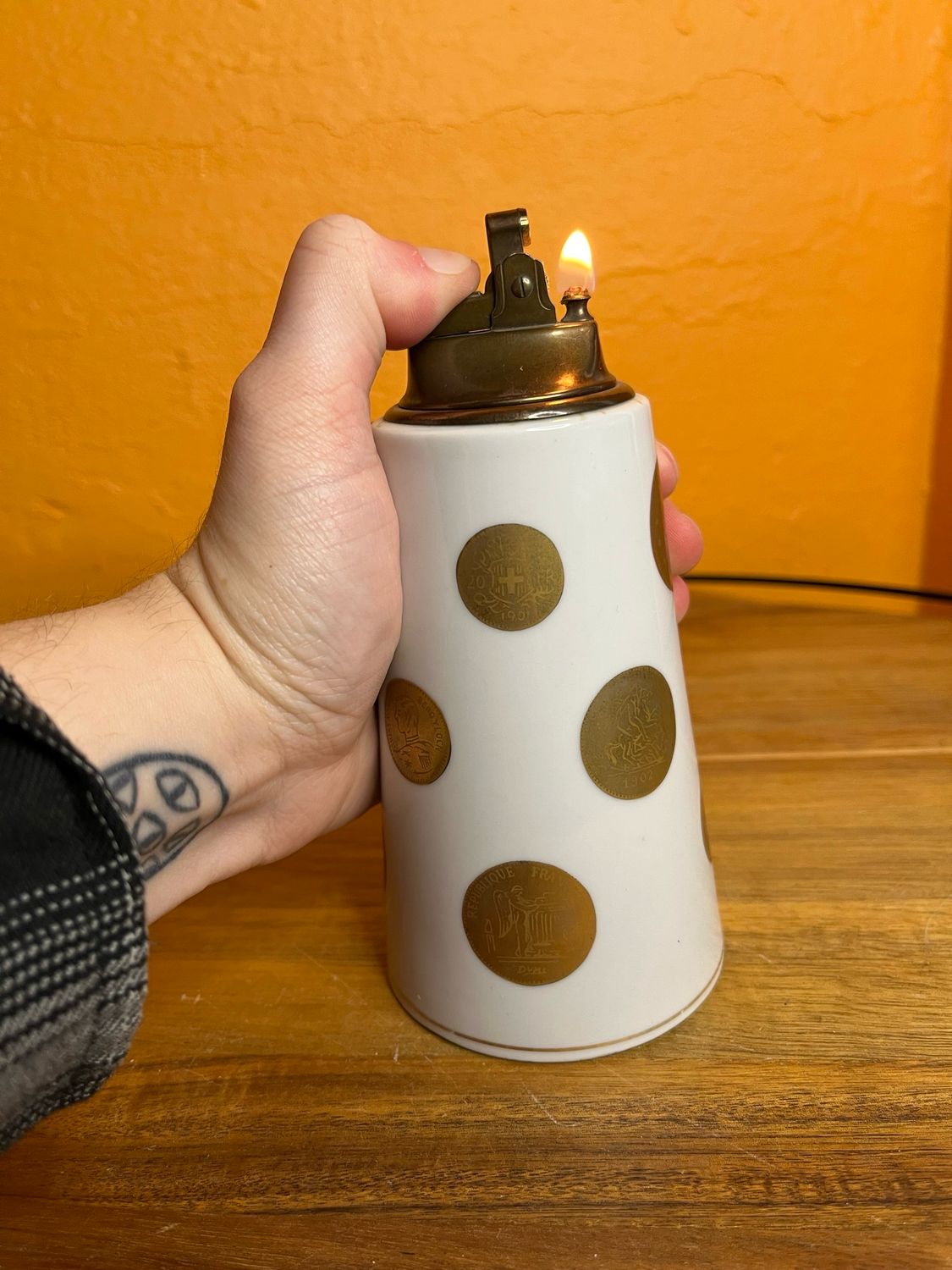 Assorted Gold Coinage Ceramic Table Lighter