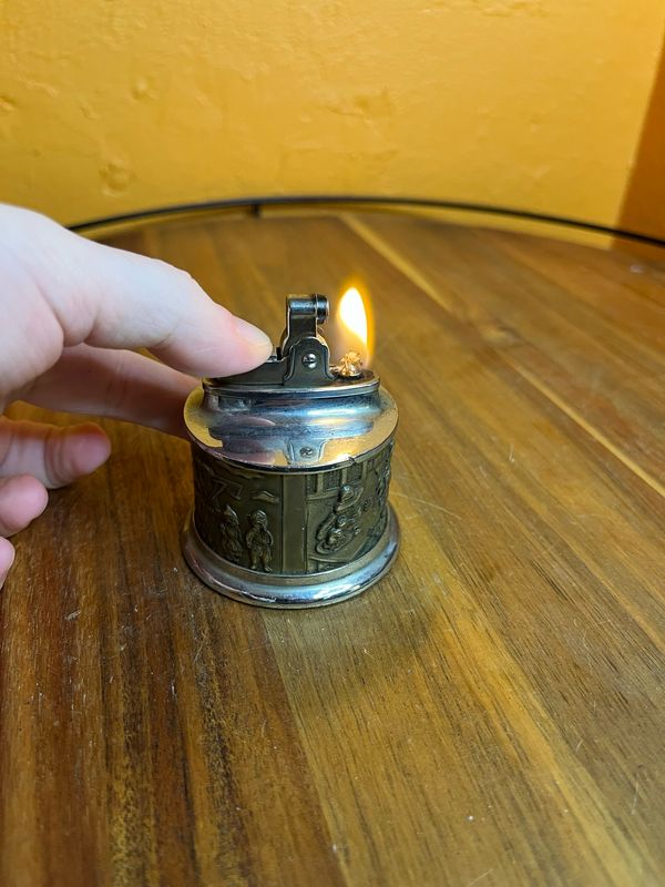 Borg Warner Dutch Holland Scenes Netherlands Souvenir Table Lighter