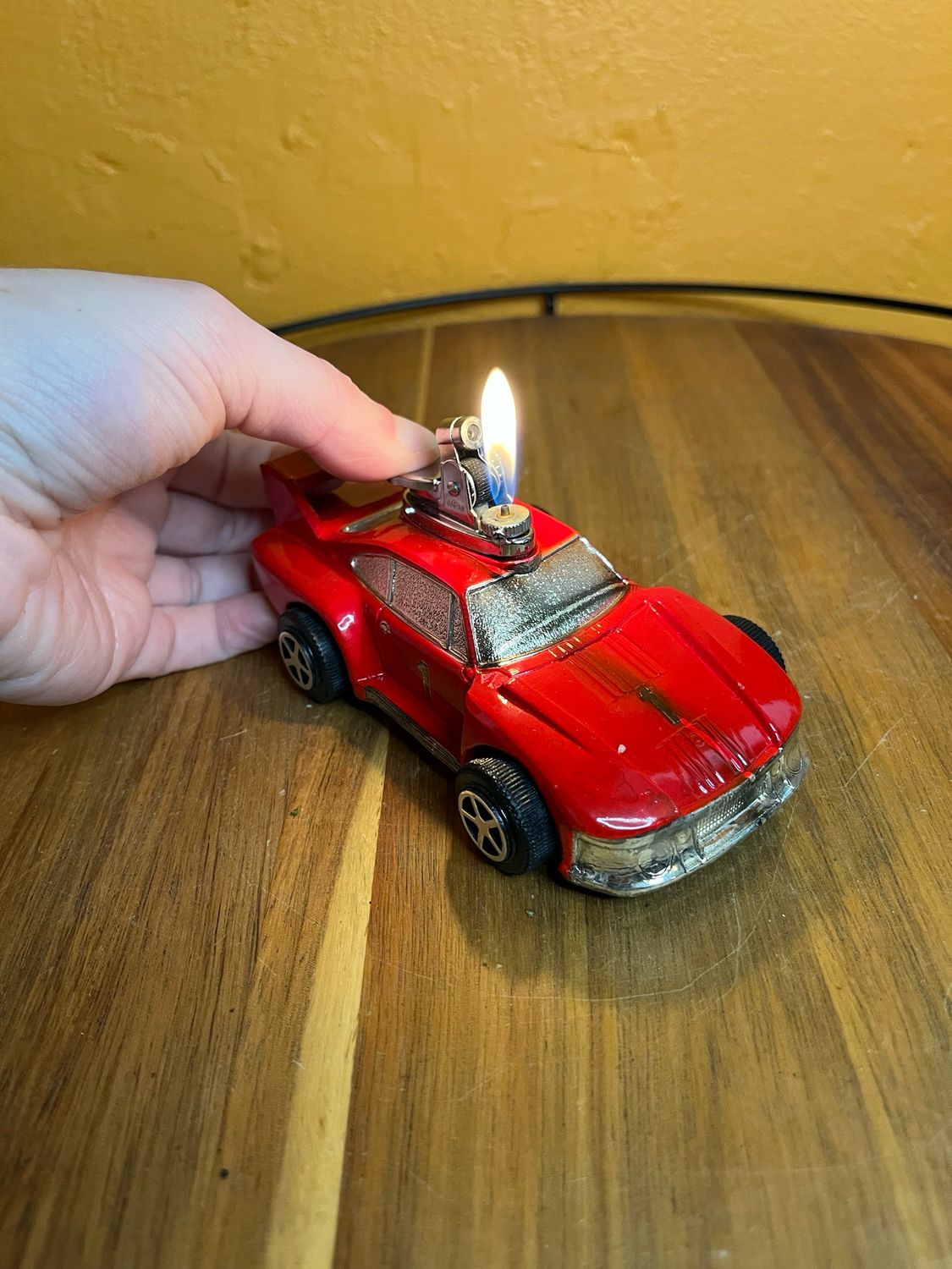 Red Porsche 935-77 Turbo Rolling Car Model Table Lighter