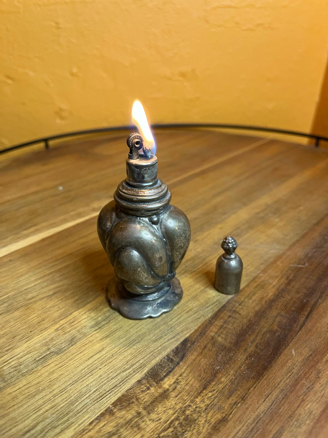 Rounded Art Deco Shapes Table Lighter