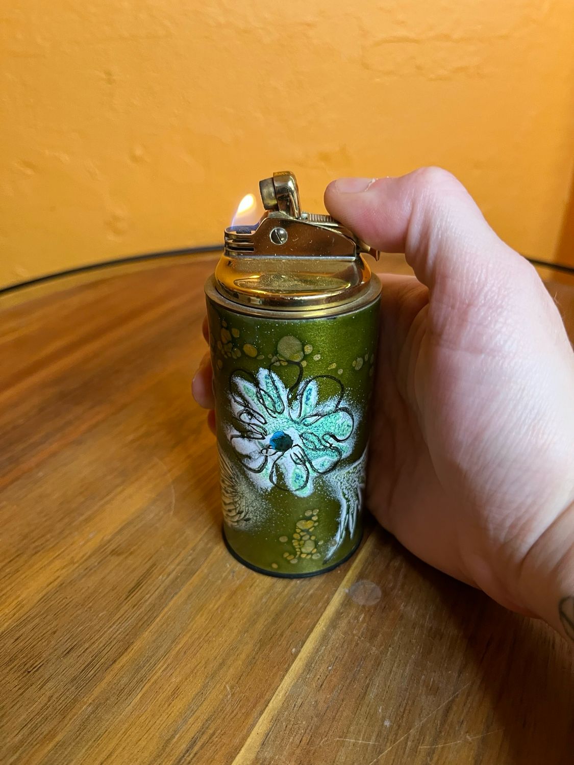 Saschab Green Floral Table Lighter