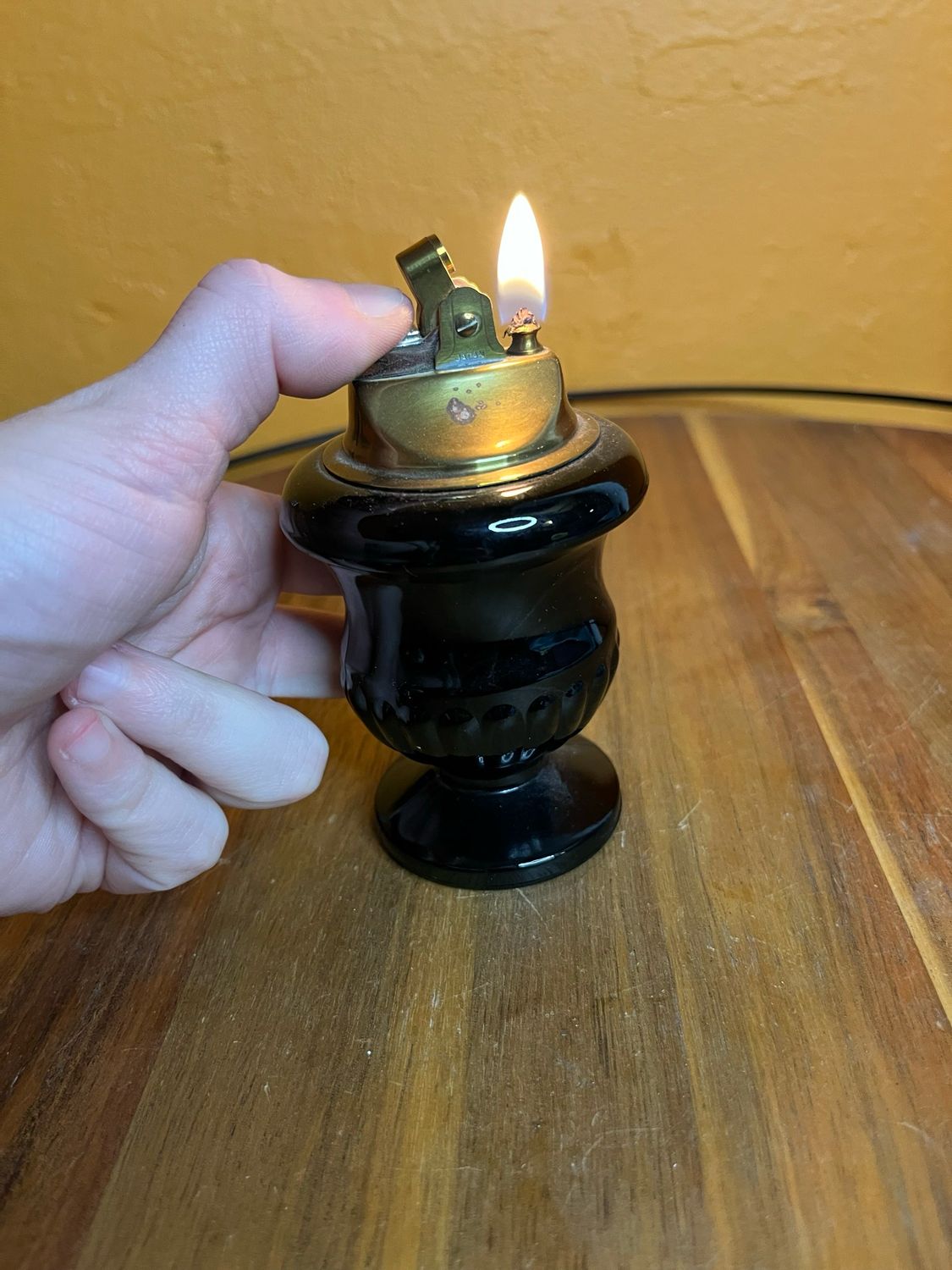 Black Urn Table Lighter