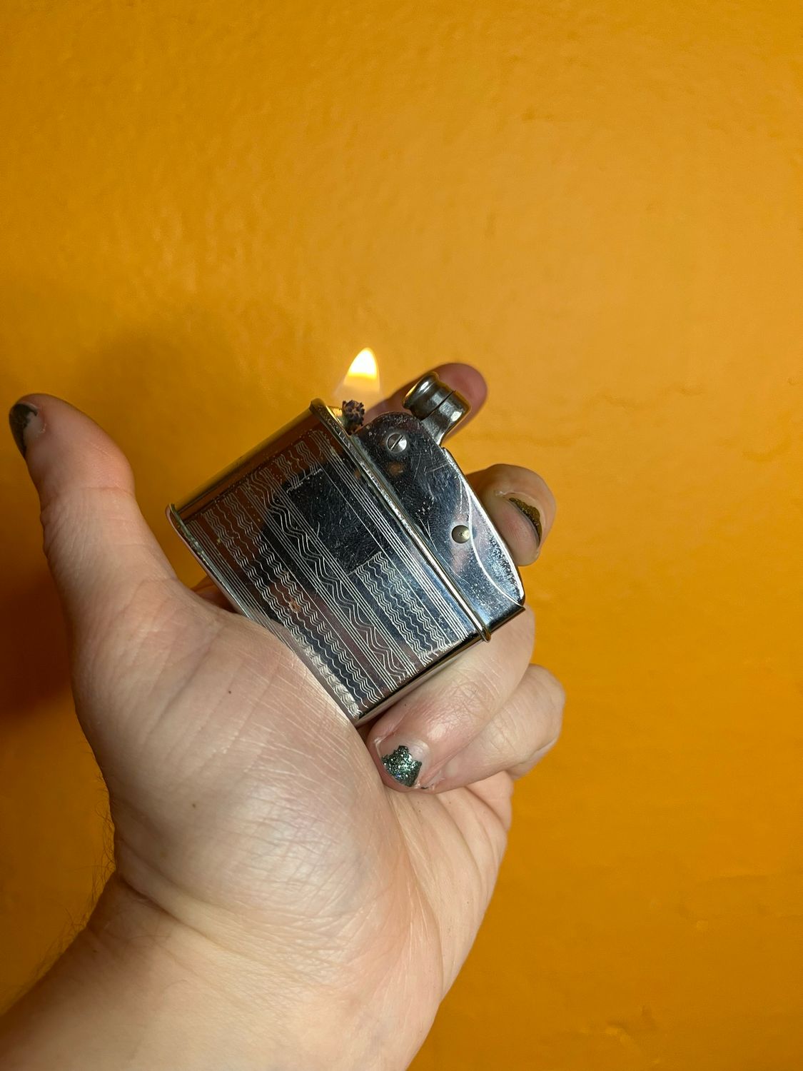 One Click To Light Flat Lighter