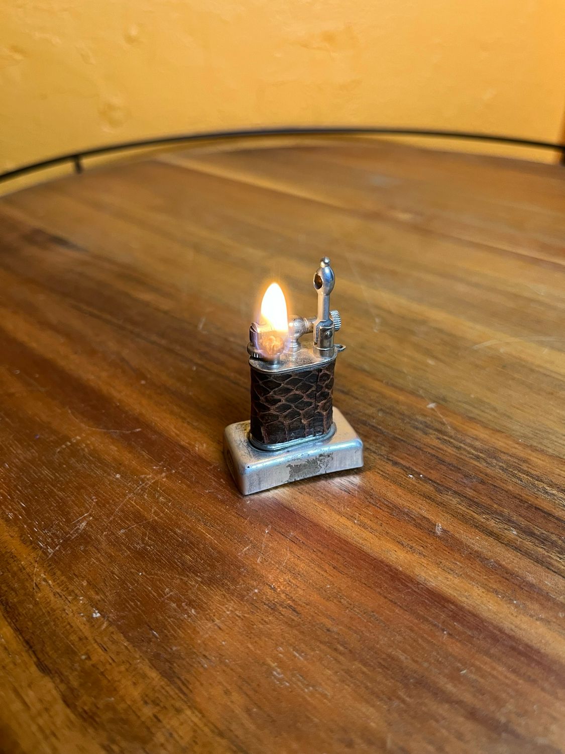 Leather Surface Mini Lift Arm Lighter