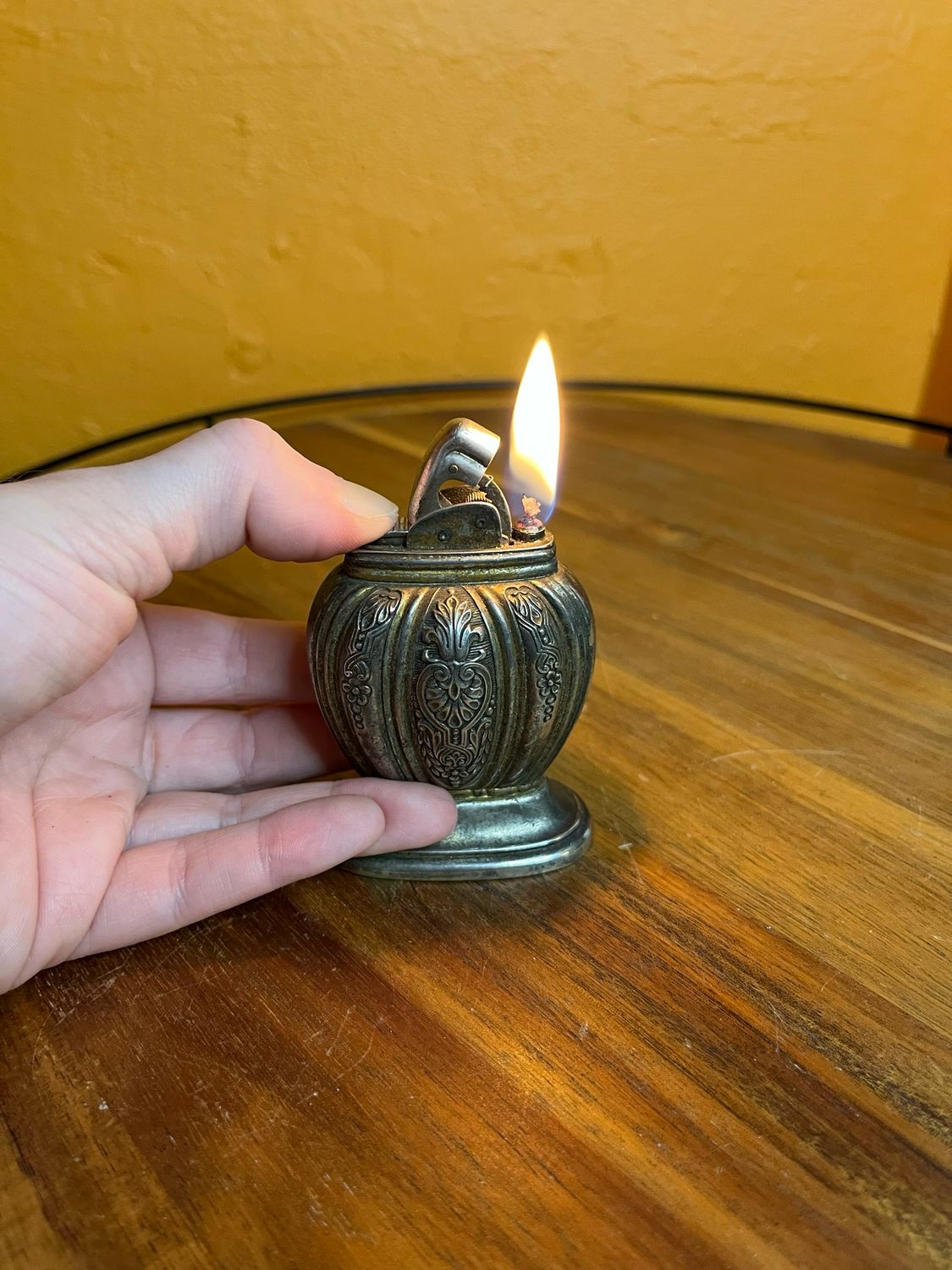 Ornate Scalloped Evans Table Lighter