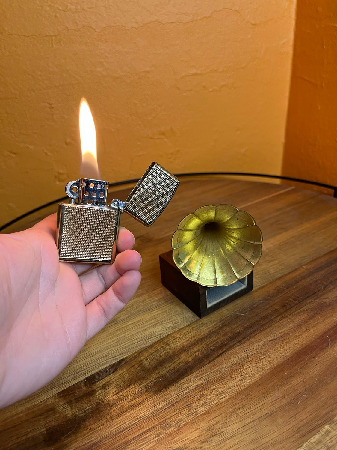 Gramophone Record Player Table Lighter