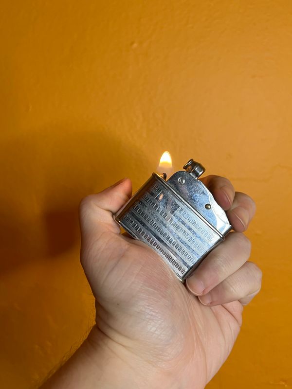 One Click To Light Flat Lighter
