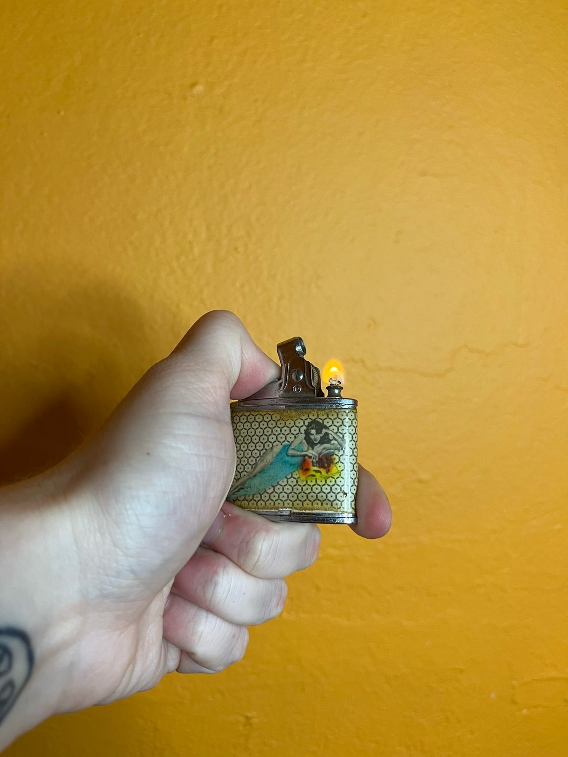 Penguin Vintage Pinup Girls Lighter