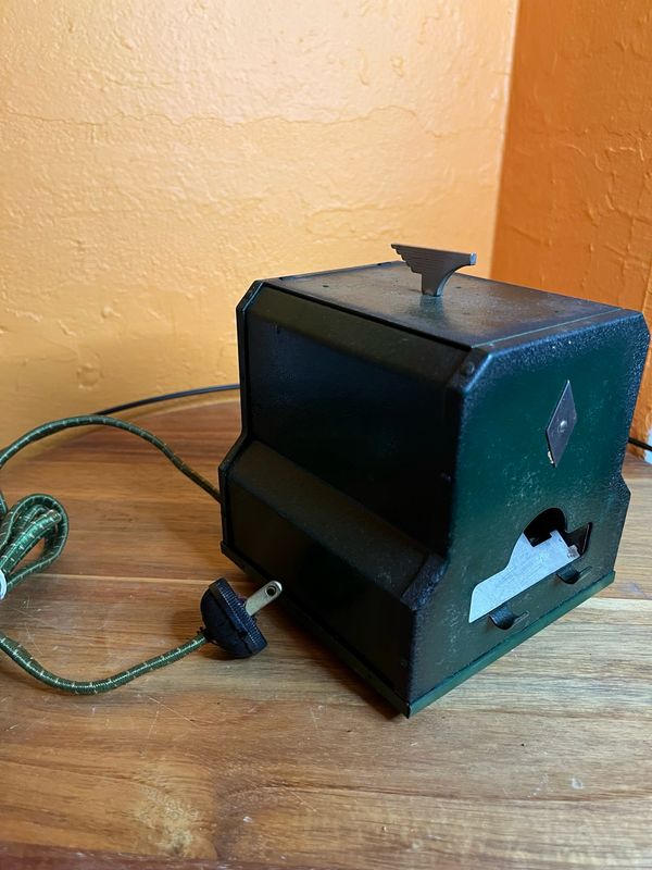 Smoker-ette Electric Cigarette Dispenser