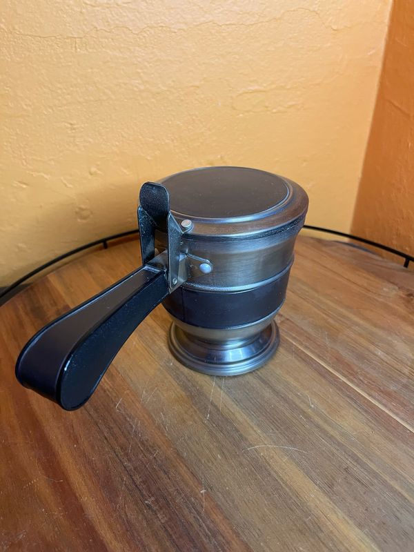 Handled &amp; Lidded Cigarette Dispenser