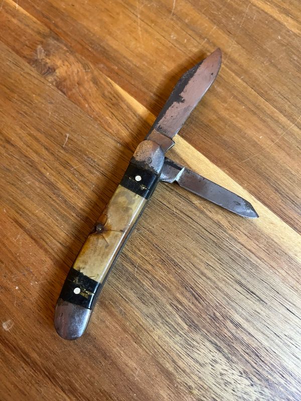 Badly Faded Colonial RI Pinup Two Blade Folding Mini Knife