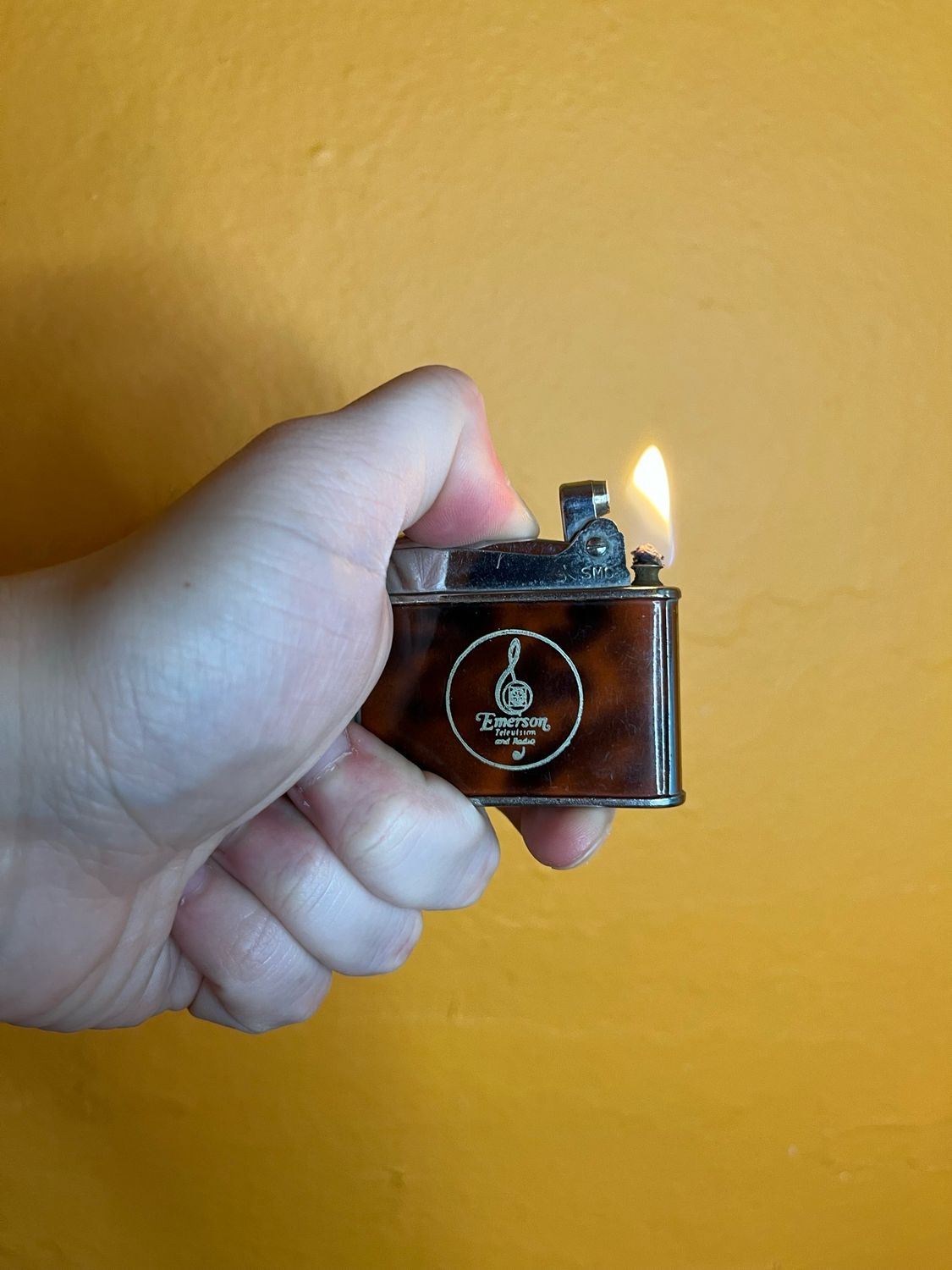 Emerson Television &amp; Radio Flat Lighter
