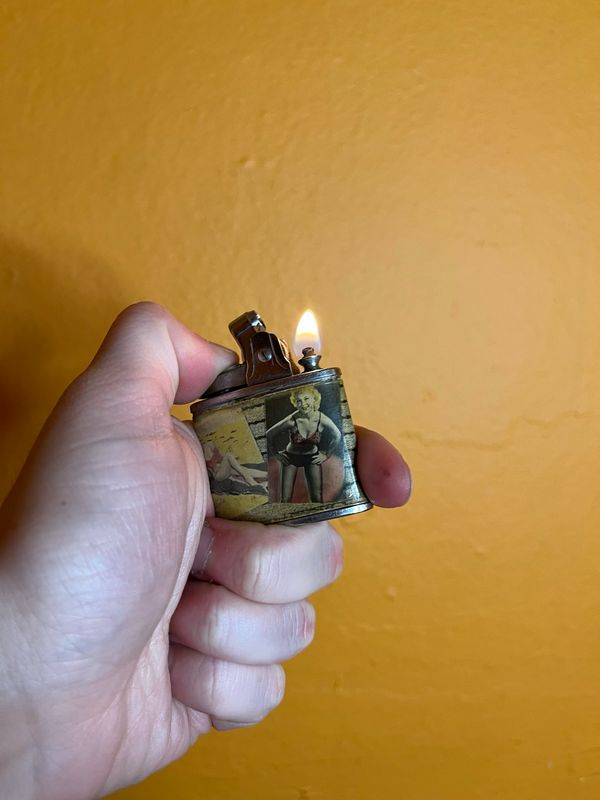 Raylite Vintage Pinup Girls Lighter