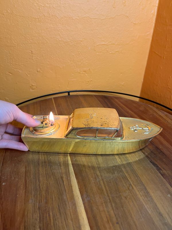 Golden Speedboat Table Lighter Ashtray Combo
