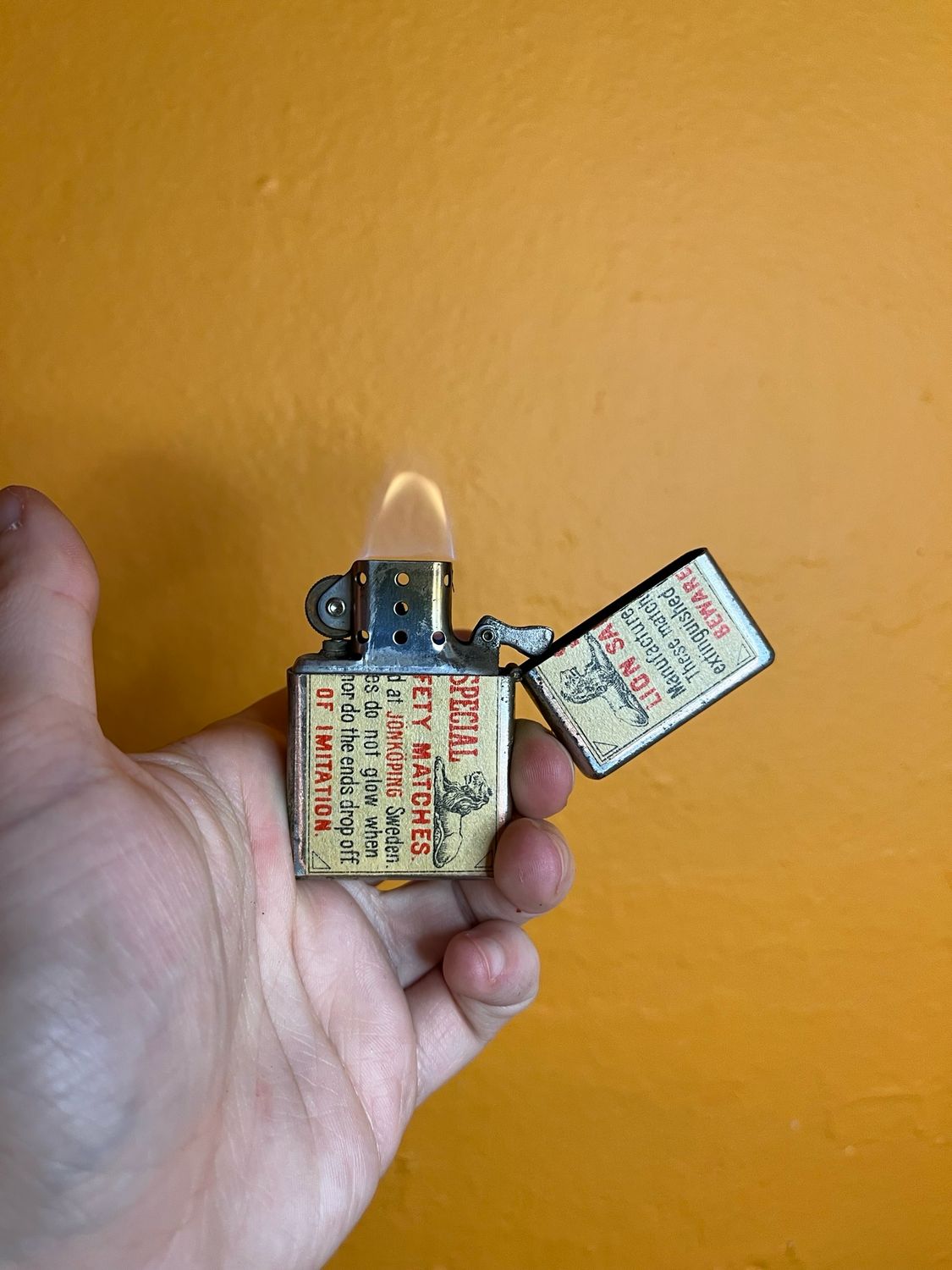 Customized Swedish Lion Matches Flip Top Lighter