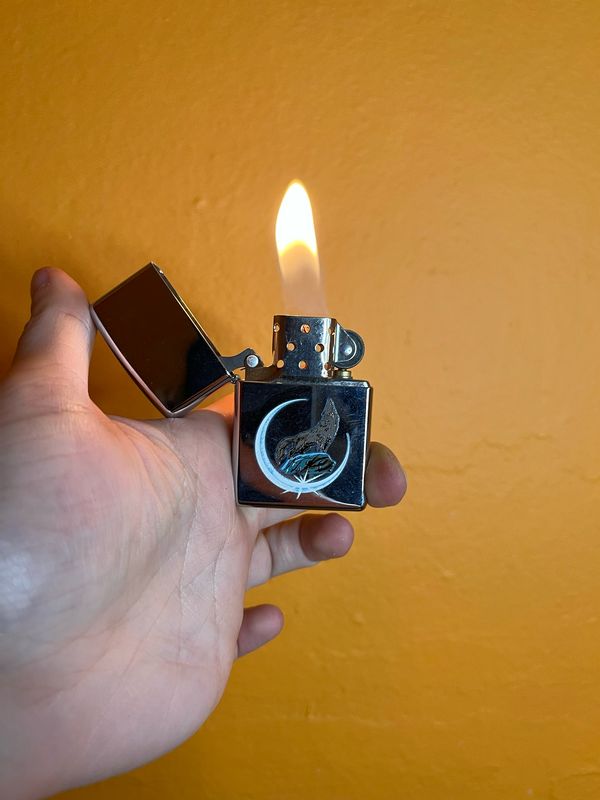 1999 Howling Wolf Mirrored Zippo Lighter