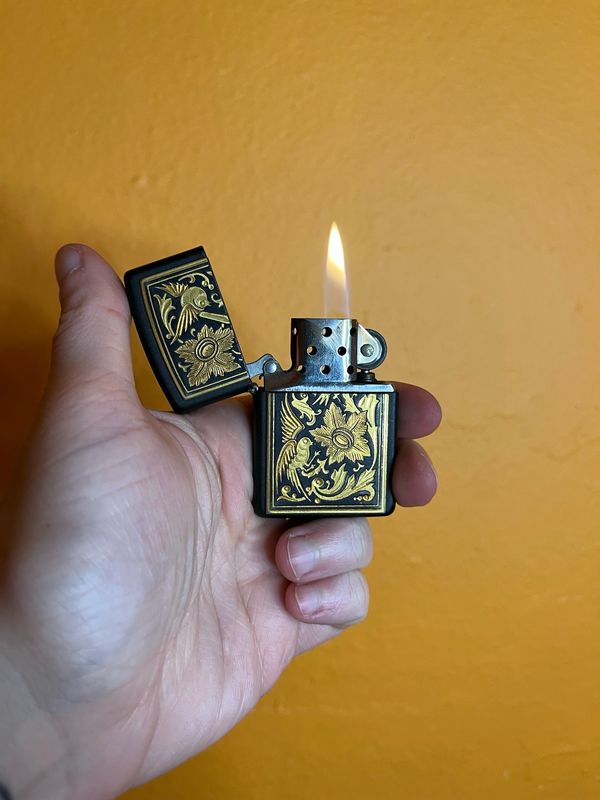 1994 Black &amp; Gold Filigree Birds Zippo Lighter