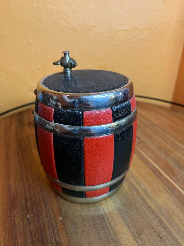 Black &amp; Red Beer Keg Barrel Cigarette Dispenser