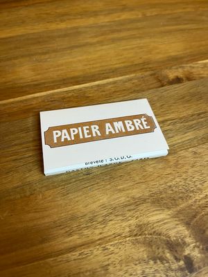 Circa 1976 White Papier Ambre Gaston D’Argy Paris French Rolling Papers
